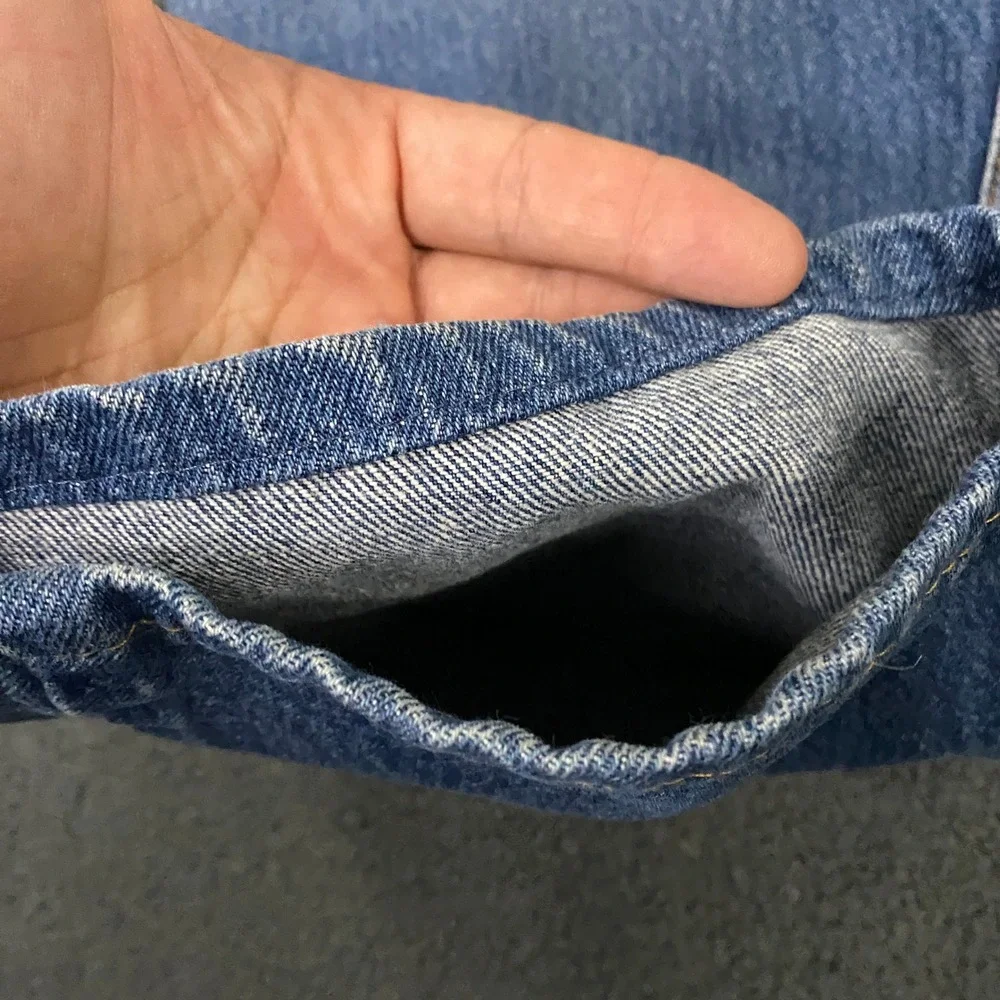 Levis please note